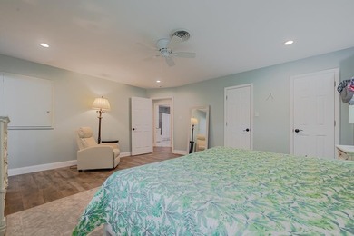 Welcome to this beautifully updated coastal rambler, where - photo 38