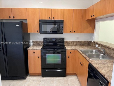 Beautiful and well-maintained 2BR/2.5BA townhome in the gated - photo 4