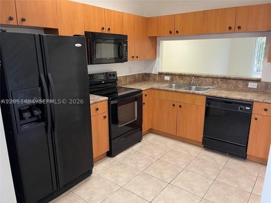 Beautiful and well-maintained 2BR/2.5BA townhome in the gated - photo 6