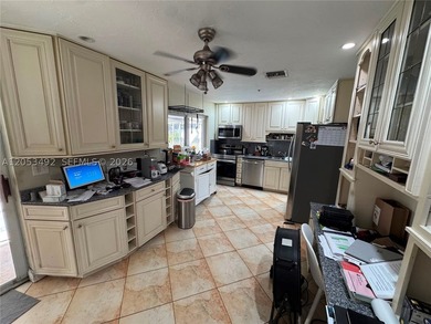 Beautiful waterfront pool home in the heart of Oakland Park! - photo 2