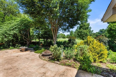 Tucked away on a beautiful lot overlooking the Lincolnshire - photo 43