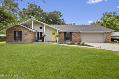 NEW ROOF INSTALLED APRIL 2026! Nestled on a spacious 1.08-acre - photo 1