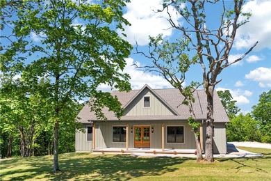 New gorgeous, custom home in Lost Bridge Village! Built in 2026 - photo 1