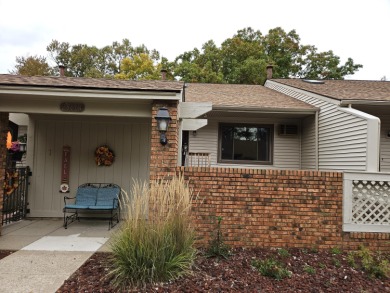 Lake Condo For Sale in South Lyon, Michigan