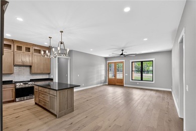 New gorgeous, custom home in Lost Bridge Village! Built in 2026 - photo 8
