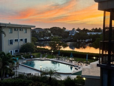 Newly refreshed top floor unit with fabulous intracoastal views - photo 2