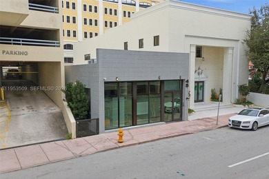 Exceptional free-standing commercial building. Fully renovated - photo 2