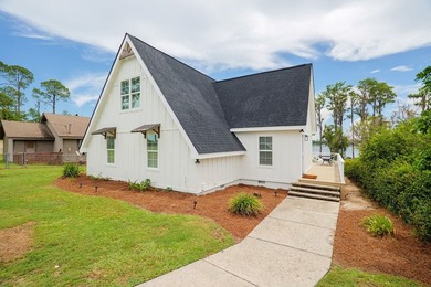 Just in time for summer-this stunning, fully renovated lakefront - photo 2
