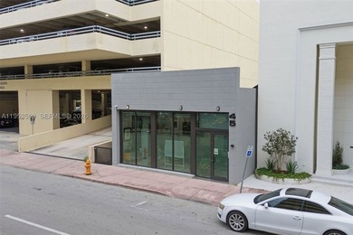 Exceptional free-standing commercial building. Fully renovated - photo 3