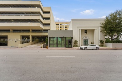 Exceptional free-standing commercial building. Fully renovated - photo 4