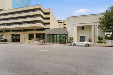 Exceptional free-standing commercial building. Fully renovated - photo 5