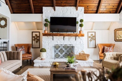 Just in time for summer-this stunning, fully renovated lakefront - photo 6