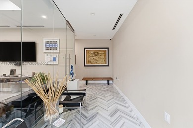 Exceptional free-standing commercial building. Fully renovated - photo 8
