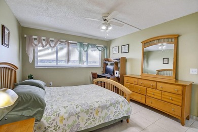 Searching for a 2-bedroom condo in Pembroke Pines with lake - photo 12