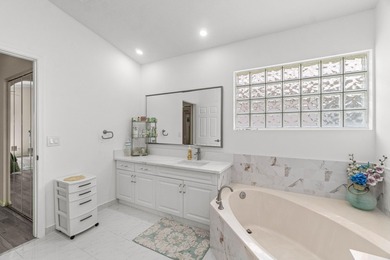 Welcome to easy Florida living in the highly desirable 55+ - photo 22