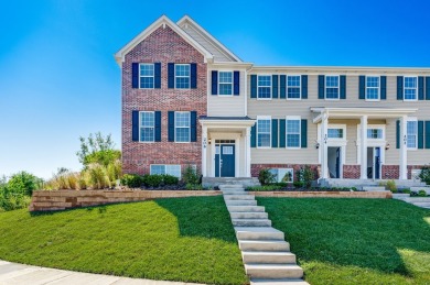 Lake Townhome/Townhouse For Sale in Lindenhurst, Illinois