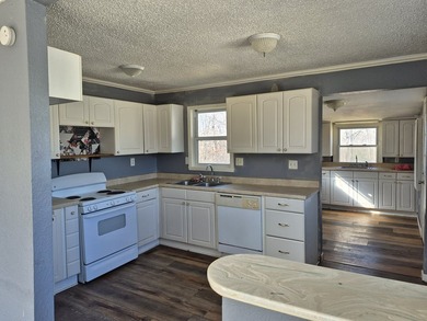 This small home with 4.45 acres is located in a great location - photo 5
