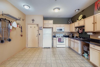 WHY ARE YOU RENTING when you can own this beautiful 1BR condo - photo 6