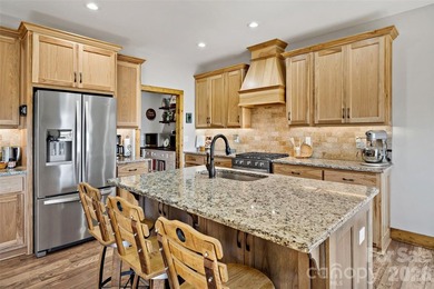 Welcome to this gorgeous home where exceptional craftsmanship - photo 22