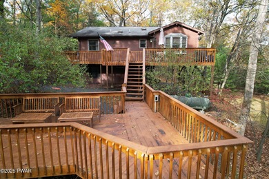 (private lake, pond, creek) Home For Sale in Dingmans Ferry Pennsylvania