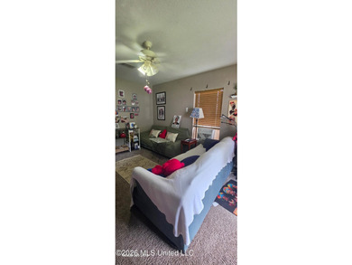 Fantastic 2BR/1BA Home Conveniently Located Across from - photo 7