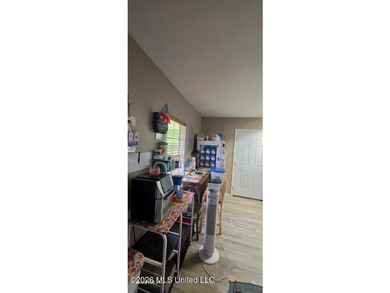 Fantastic 2BR/1BA Home Conveniently Located Across from - photo 10