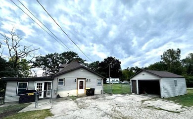 Lake Home For Sale in East Dubuque, Illinois