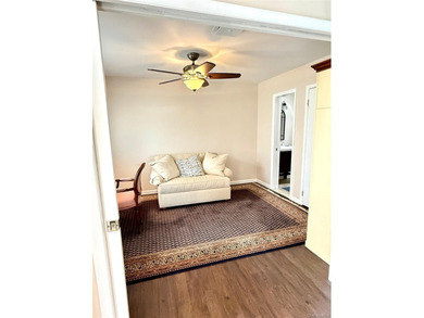 Lovingly maintained 2bd 1 1/2 bath unit located in the desirable - photo 14