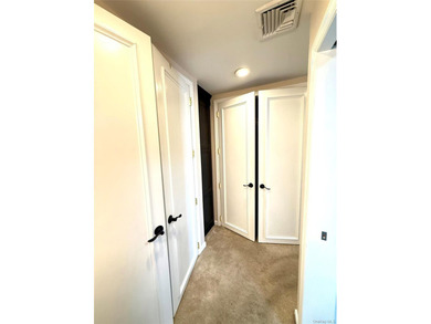 Lovingly maintained 2bd 1 1/2 bath unit located in the desirable - photo 17