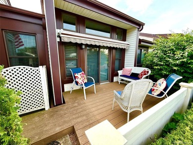 Lovingly maintained 2bd 1 1/2 bath unit located in the desirable - photo 18