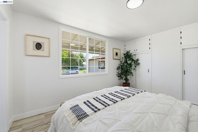 Welcome to a beautifully refreshed home that combines comfort - photo 31