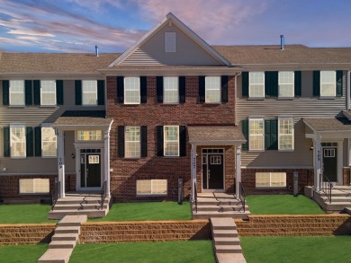 Lake Townhome/Townhouse For Sale in Lindenhurst, Illinois
