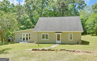Nestled along the shores of Lake Hartwell, this charming cottage - photo 11