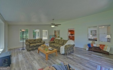 Nestled along the shores of Lake Hartwell, this charming cottage - photo 14