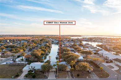 Welcome to your dream waterfront oasis! This stunning 3-bedroom - photo 3
