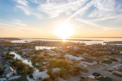 Welcome to your dream waterfront oasis! This stunning 3-bedroom - photo 4