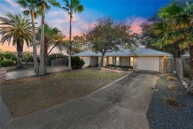 Welcome to your dream waterfront oasis! This stunning 3-bedroom - photo 5
