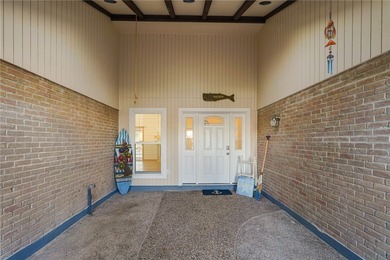 Welcome to your dream waterfront oasis! This stunning 3-bedroom - photo 8