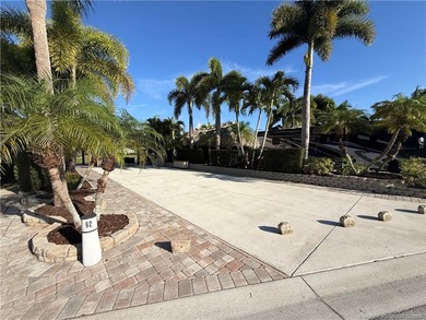 Exquisite lakefront lot backing onto the largest natural lake in - photo 10