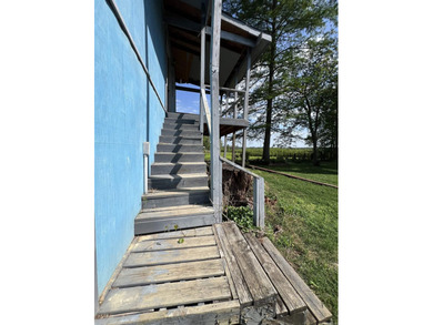 Lakefront fixer-upper with incredible potential! Prime location - photo 12