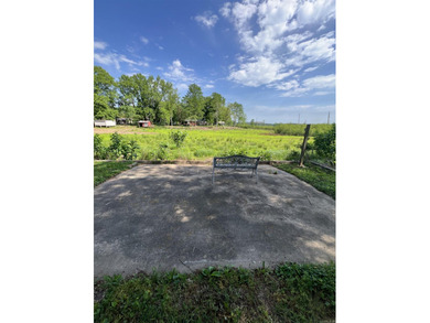 Lakefront fixer-upper with incredible potential! Prime location - photo 16