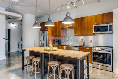 This Stylish 1bed, 1bath condo is located in the heart of
