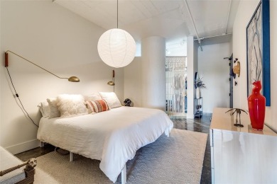 This Stylish 1bed, 1bath condo is located in the heart of