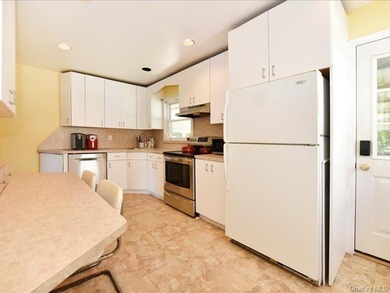Welcome To 118 Park Lane In Massapequa, A Three-Bedroom - photo 15