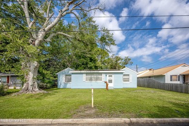 Money - Maker! Three-bedroom, two-bath fully furnished home in - photo 1