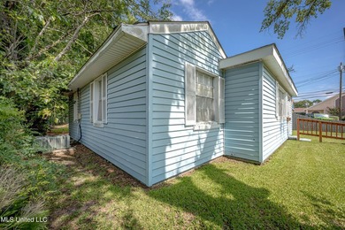 Money - Maker! Three-bedroom, two-bath fully furnished home in - photo 5