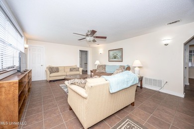 Money - Maker! Three-bedroom, two-bath fully furnished home in - photo 8
