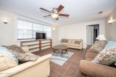 Money - Maker! Three-bedroom, two-bath fully furnished home in - photo 9