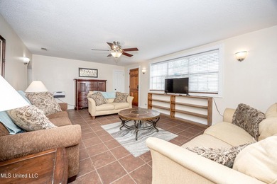 Money - Maker! Three-bedroom, two-bath fully furnished home in - photo 10
