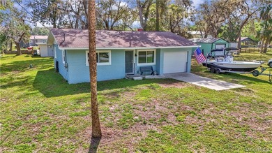 Charming Waterfront Retreat in Yankeetown, FL Welcome to your - photo 1